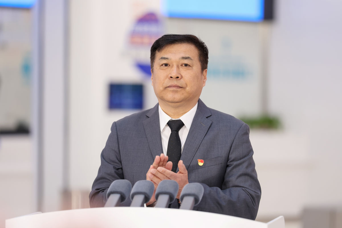 辽宁方大总医院董事长康万军 致辞 辽宁方大总医院董事长康万军 致辞