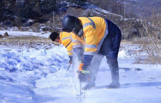 ��ҵ��Աʹ�ù��߽��С��Ʊ����� (1)