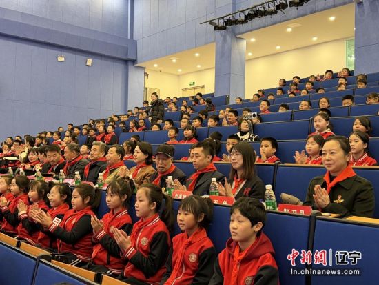 三代共话雷锋魂 薪火相传启新程 沈阳铁西区学雷锋活动正式启动