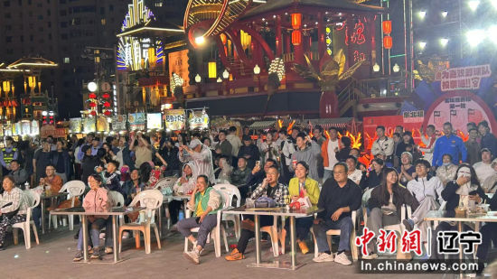 沈阳和平：足球热浪席卷四百年老街 老北市变身“露天狂欢主场”