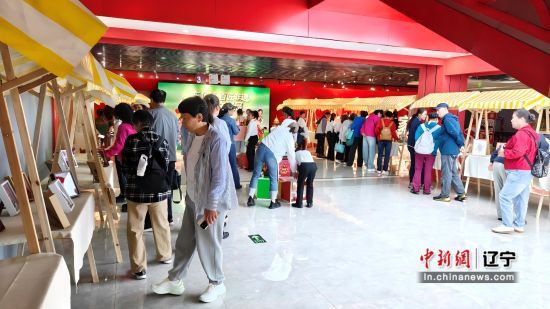 沈阳市和平区举办“东北超・百匠非遗”文创展 非遗古韵赋能体育赛事