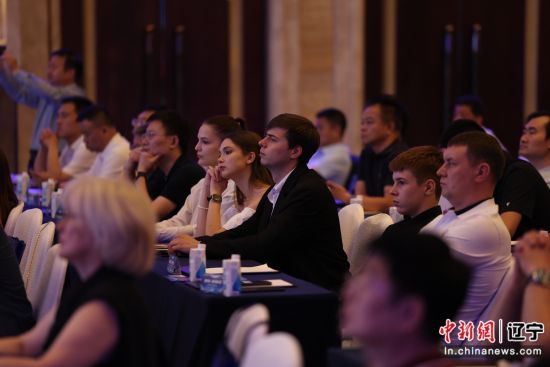 中外企业代表专注聆听,聚焦国际陆港产供链发展新机遇。于洪区委宣传部供图 中外企业代表专注聆听,聚焦国际陆港产供链发展新机遇。于洪区委宣传部供图