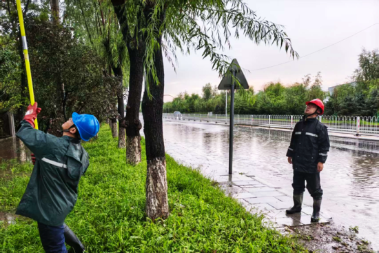 闻“汛”而动战暴雨 逆行坚守护光明――国网抚顺供电公司全力打赢防汛保电攻坚战