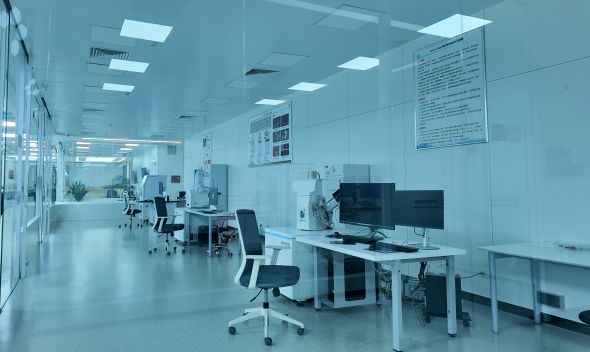 辽宁材料实验室内研究设备。张婉悦 摄 辽宁材料实验室内研究设备。张婉悦 摄
