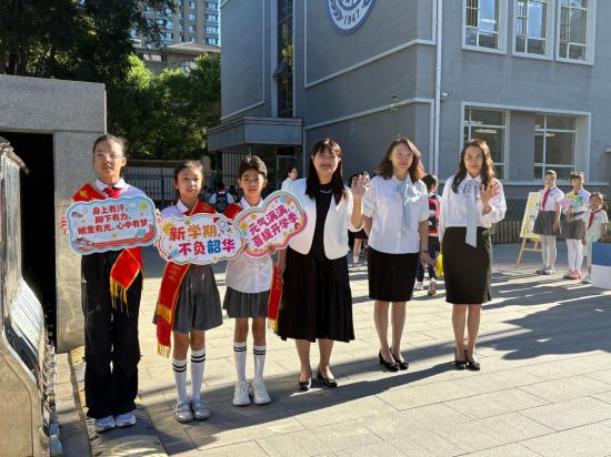 传承红色基因 英雄永不谢幕 ―― 南京一校长白岛第一小学 2026 年秋季音乐思政开学第一课