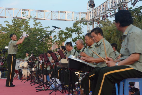 沈阳浑河之夏:周末唱响红色经典-中新网辽宁频