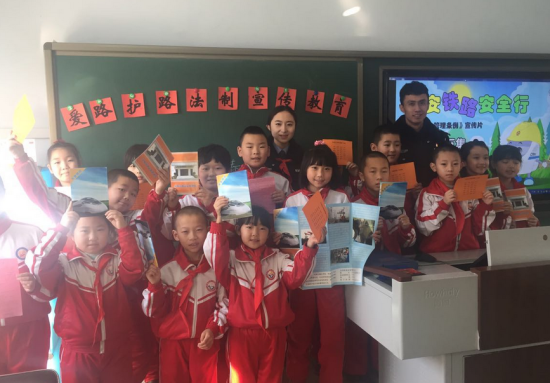 警走进宽城二实验小学 宣传爱路护路法制安全教育