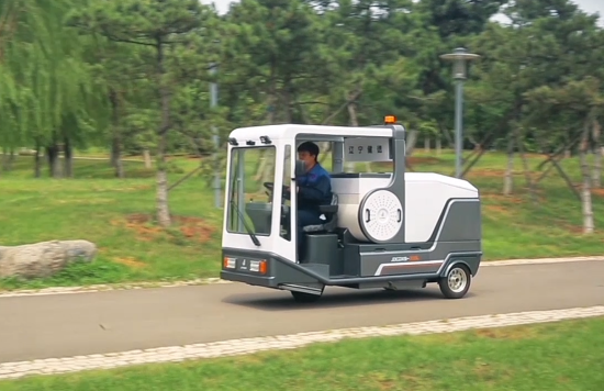 新型清扫车在第十届APEC中小企业技展会推出