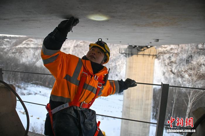 ������������һ�߶ձ���ġ�00�󡱼����Ŷ�