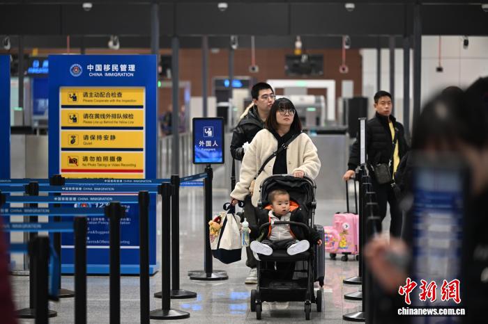 ���´����ţ��������뾳�߷����վ��벢�ٱ���ͨ��