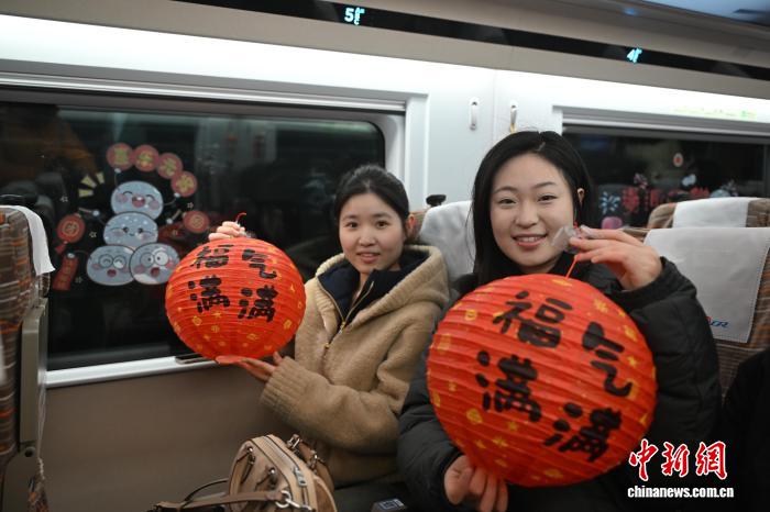 ���´��߻��㣩�����������ظ���Ԫ��