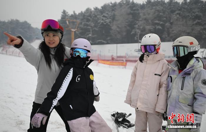 ��������Ů������������ѩ���ϵġ���ѩ���衱